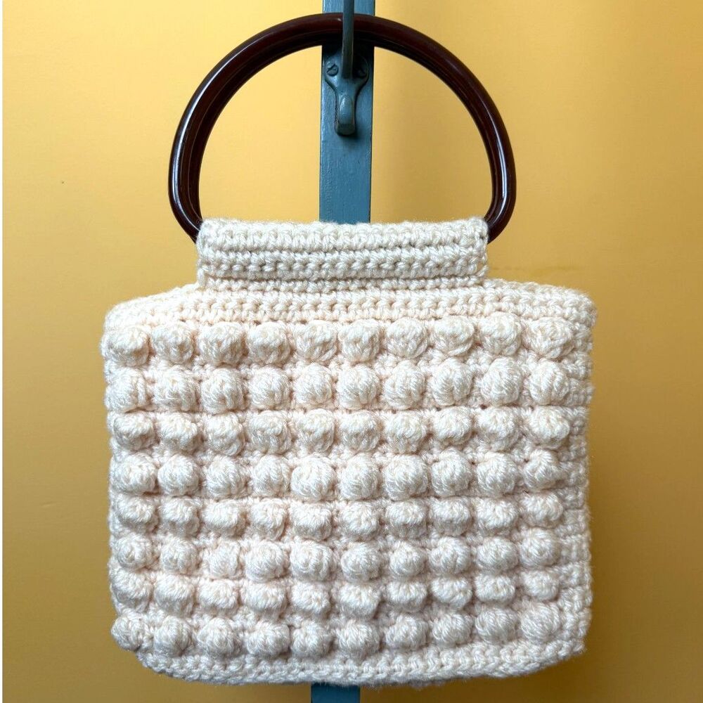 Vtg 70s Handmade Crochet Popcorn Stitch Handbag Cream Lucite Ring Top Handle Bag